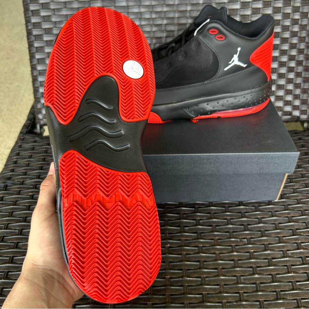 JORDAN MAX AURA 2 BRED Size 13 - Picture 5 of 5